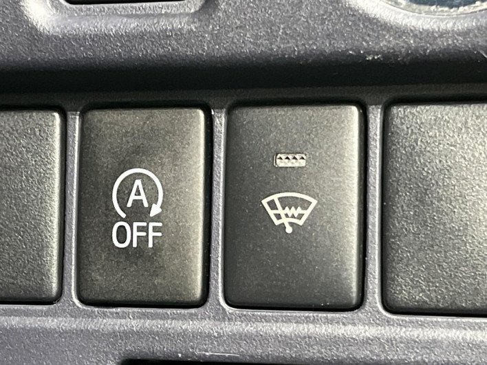 2015 Toyota Voxy DBA-ZRR80W (UW-6a1e4a81426b7)[17]