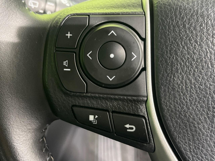 2015 Toyota Voxy DBA-ZRR80W (UW-6a1e4a81426b7)[21]