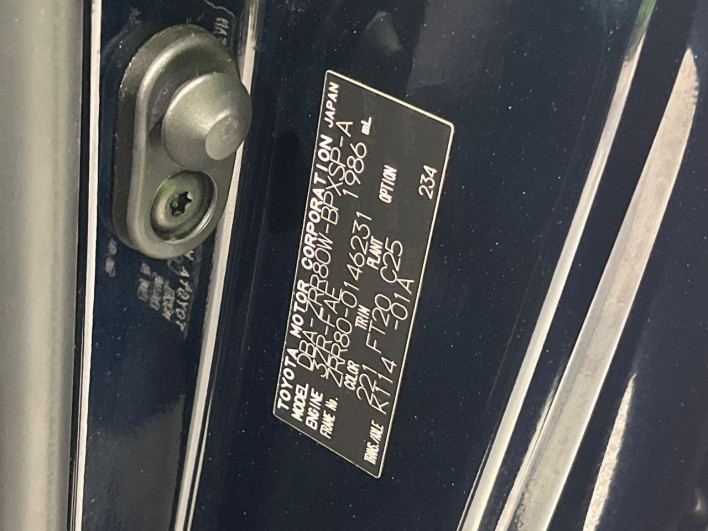 2015 Toyota Voxy DBA-ZRR80W (UW-6a1e4a81426b7)[1]