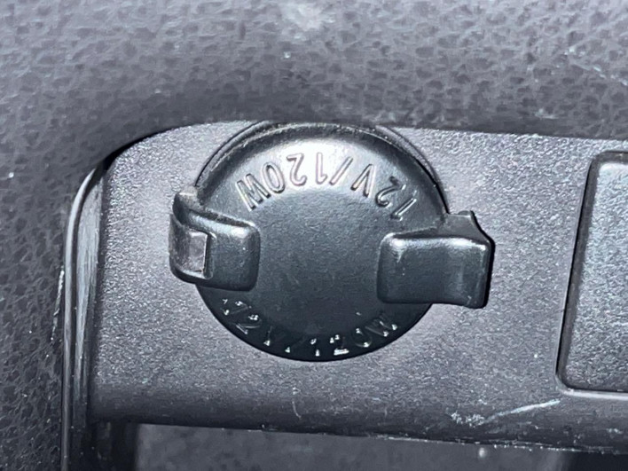 2015 Toyota Voxy DBA-ZRR80W (UW-6a1e4a81426b7)[24]