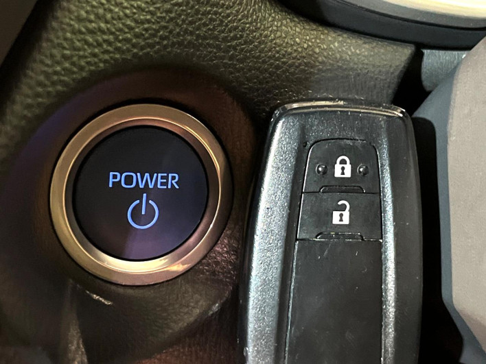 2023 Toyota Corolla Cross 6AA-ZVG15 (UW-6a1e4a919e9fa)[12]