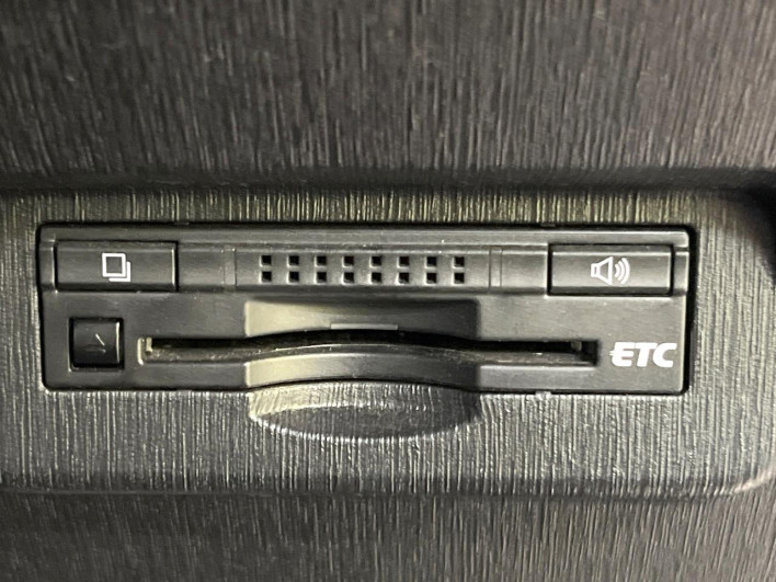 2016 Toyota Prius α DAA-ZVW41W (UW-6a1e4a96d463a)[13]