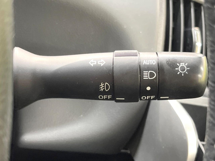 2016 Toyota Prius α DAA-ZVW41W (UW-6a1e4a96d463a)[21]