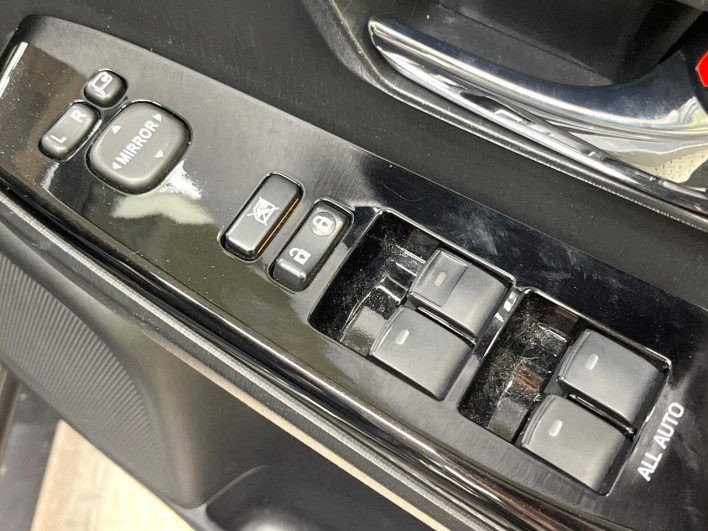 2016 Toyota Prius α DAA-ZVW41W (UW-6a1e4a96d463a)[11]