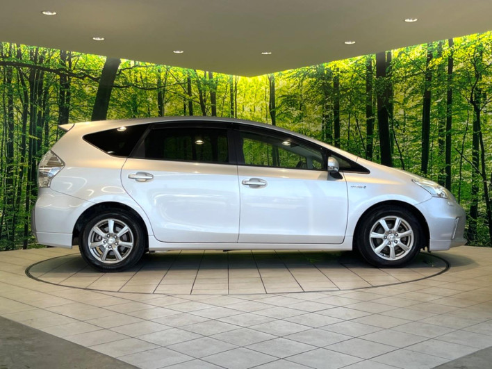 2011 Toyota Prius α DAA-ZVW41W (UW-6a1e4a96ecc3d)[17]