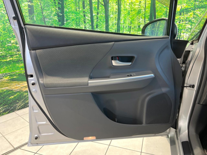2011 Toyota Prius α DAA-ZVW41W (UW-6a1e4a96ecc3d)[19]