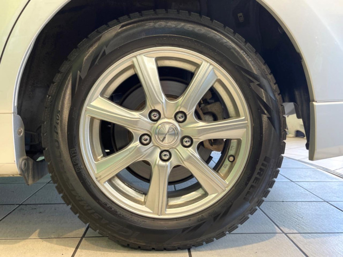 2011 Toyota Prius α DAA-ZVW41W (UW-6a1e4a96ecc3d)[25]