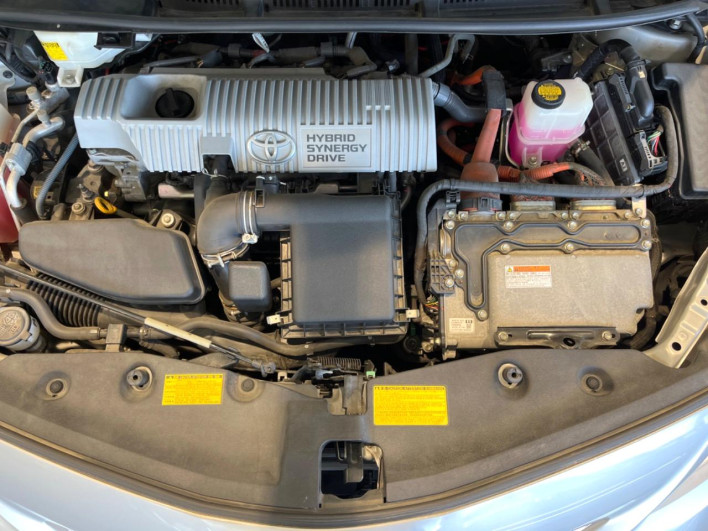 2011 Toyota Prius α DAA-ZVW41W (UW-6a1e4a96ecc3d)[4]