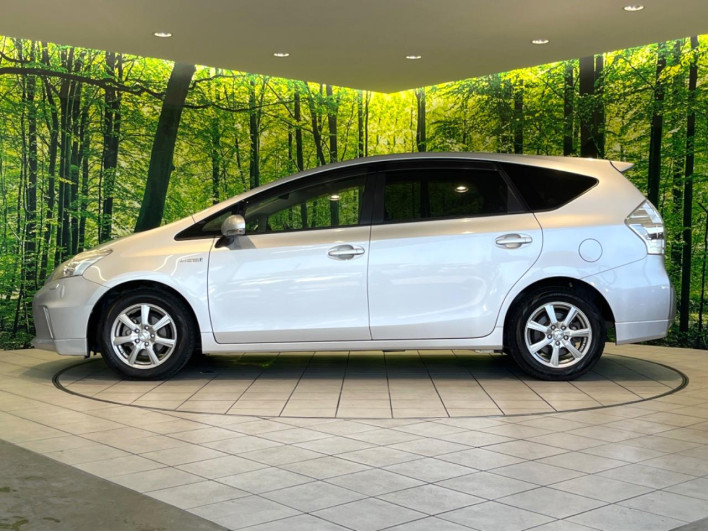 2011 Toyota Prius α DAA-ZVW41W (UW-6a1e4a96ecc3d)[13]