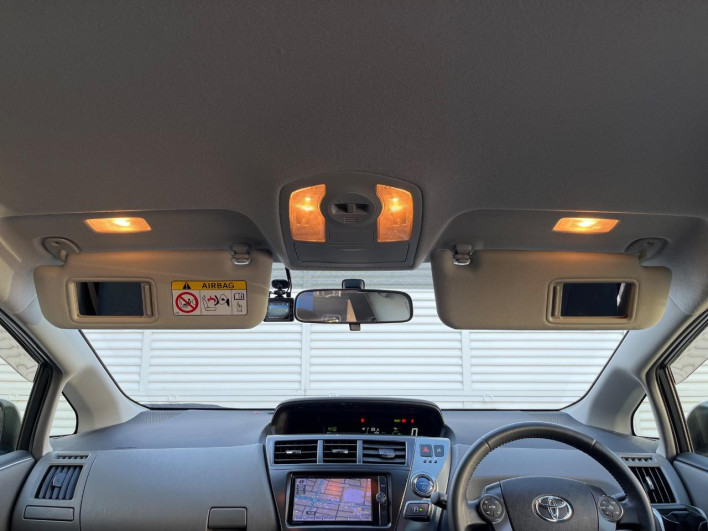 2013 Toyota Prius α DAA-ZVW41W (UW-6a1e4a9758a8b)[28]