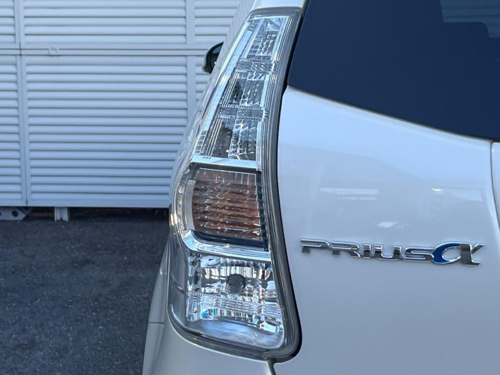 2013 Toyota Prius α DAA-ZVW41W (UW-6a1e4a9758a8b)[17]