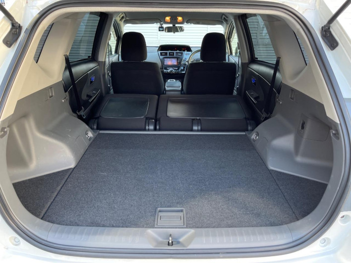 2013 Toyota Prius α DAA-ZVW41W (UW-6a1e4a9758a8b)[21]