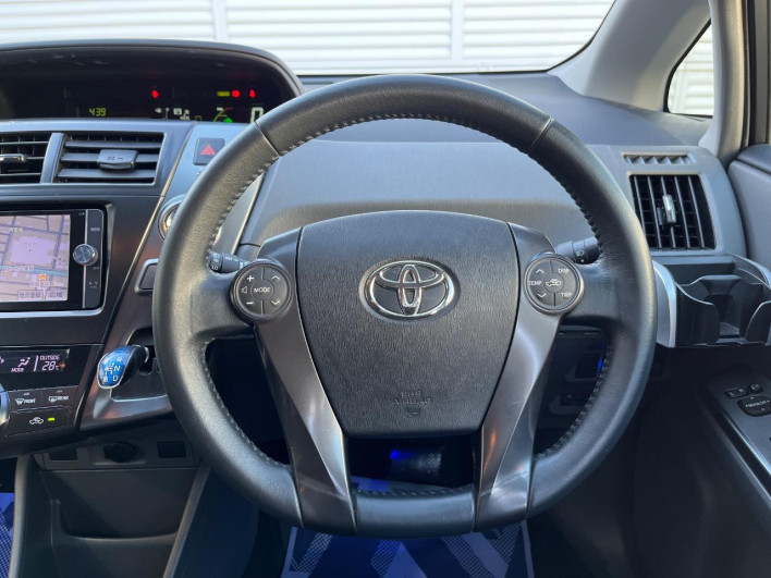 2013 Toyota Prius α DAA-ZVW41W (UW-6a1e4a9758a8b)[27]