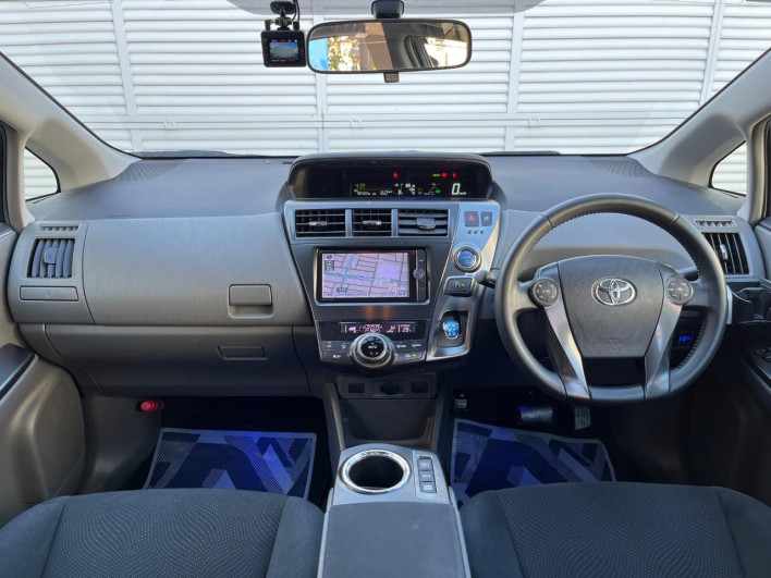 2013 Toyota Prius α DAA-ZVW41W (UW-6a1e4a9758a8b)[26]