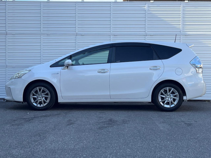 2013 Toyota Prius α DAA-ZVW41W (UW-6a1e4a9758a8b)[9]