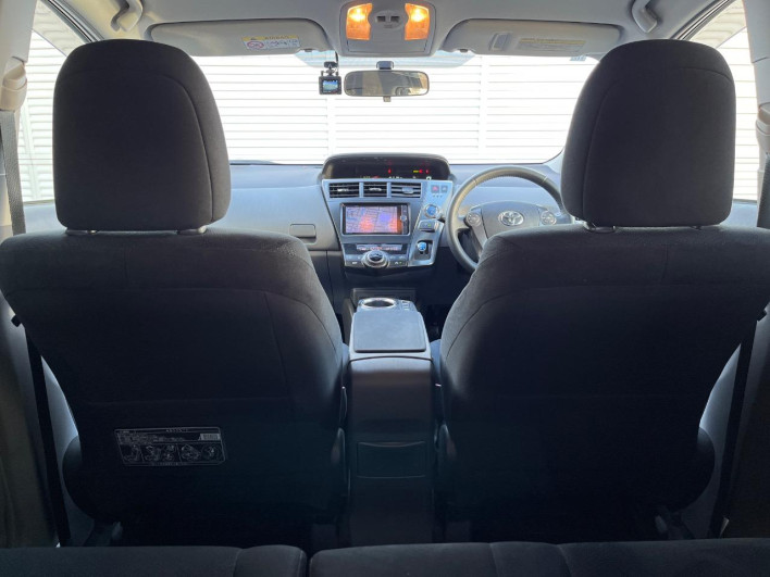 2013 Toyota Prius α DAA-ZVW41W (UW-6a1e4a9758a8b)[20]