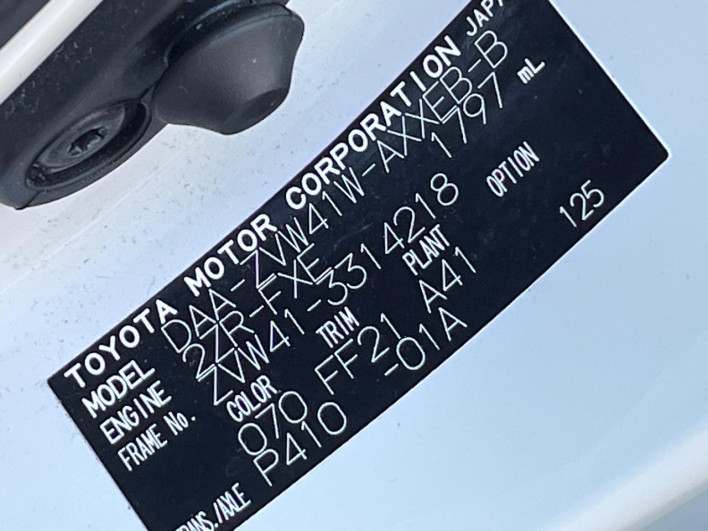 2013 Toyota Prius α DAA-ZVW41W (UW-6a1e4a9758a8b)[1]