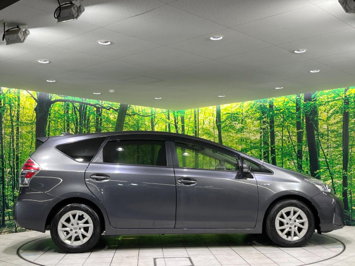 2015 Toyota Prius α DAA-ZVW41W (UW-6a1e4a9770b6d)[18]