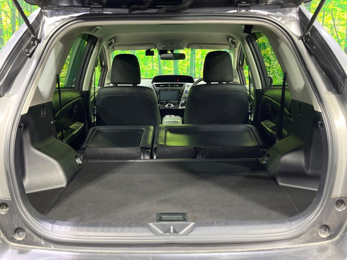 2015 Toyota Prius α DAA-ZVW41W (UW-6a1e4a9770b6d)[11]