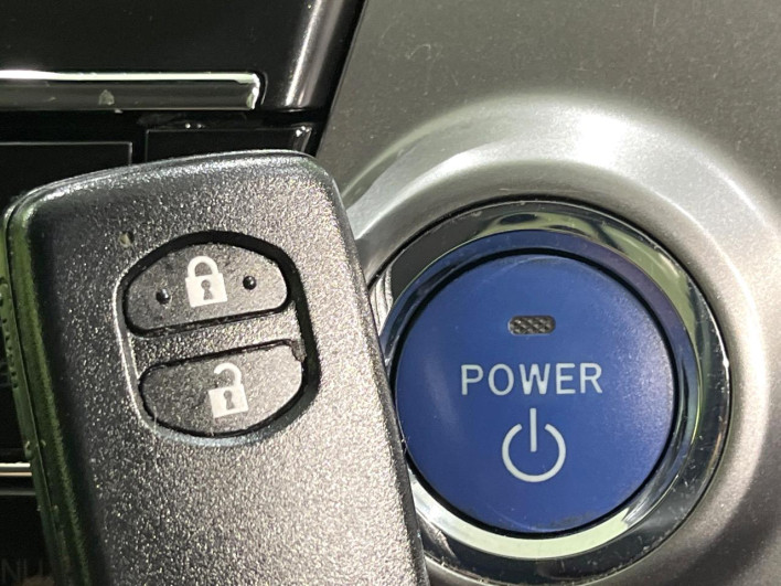 2015 Toyota Prius α DAA-ZVW41W (UW-6a1e4a9770b6d)[5]