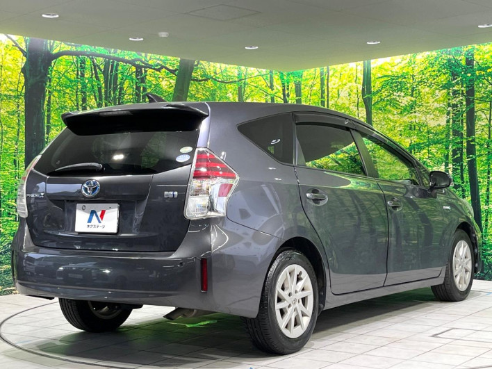 2015 Toyota Prius α DAA-ZVW41W (UW-6a1e4a9770b6d)[17]