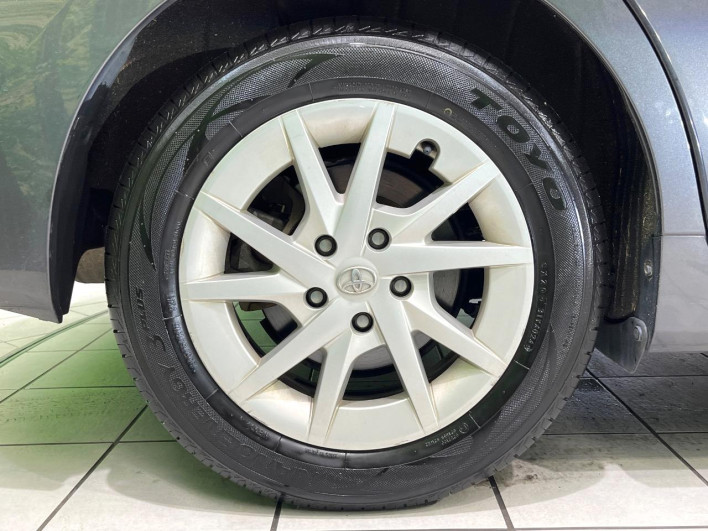 2015 Toyota Prius α DAA-ZVW41W (UW-6a1e4a9770b6d)[28]