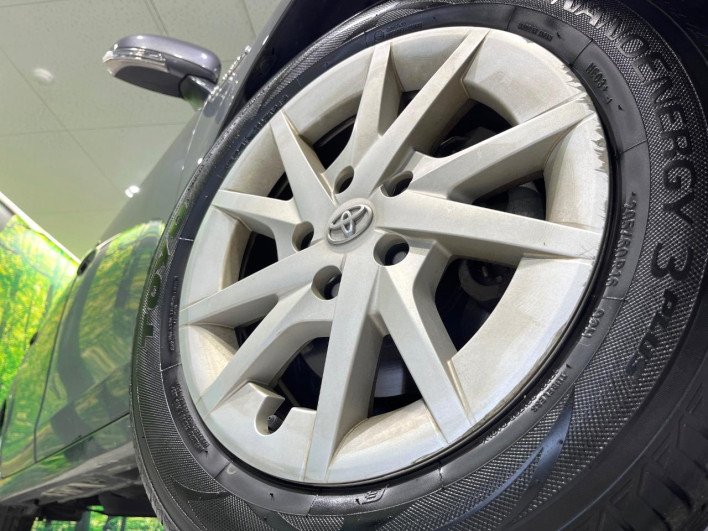 2015 Toyota Prius α DAA-ZVW41W (UW-6a1e4a9770b6d)[23]