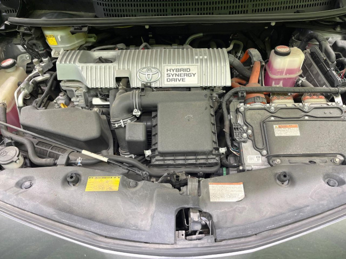 2015 Toyota Prius α DAA-ZVW41W (UW-6a1e4a9770b6d)[4]