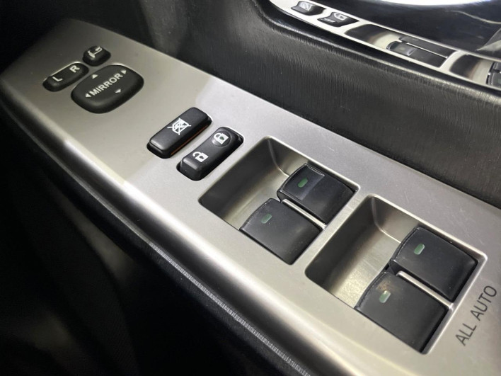 2015 Toyota Prius α DAA-ZVW41W (UW-6a1e4a9770b6d)[29]