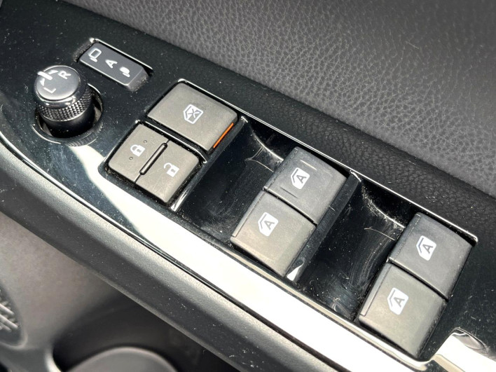 2017 Toyota Prius DAA-ZVW51 (UW-6a1e4a9d27aa3)[13]