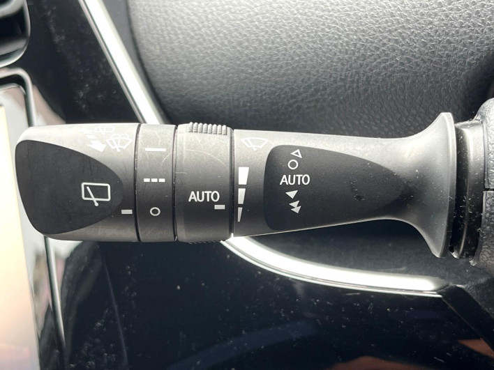 2017 Toyota Prius DAA-ZVW51 (UW-6a1e4a9d27aa3)[8]