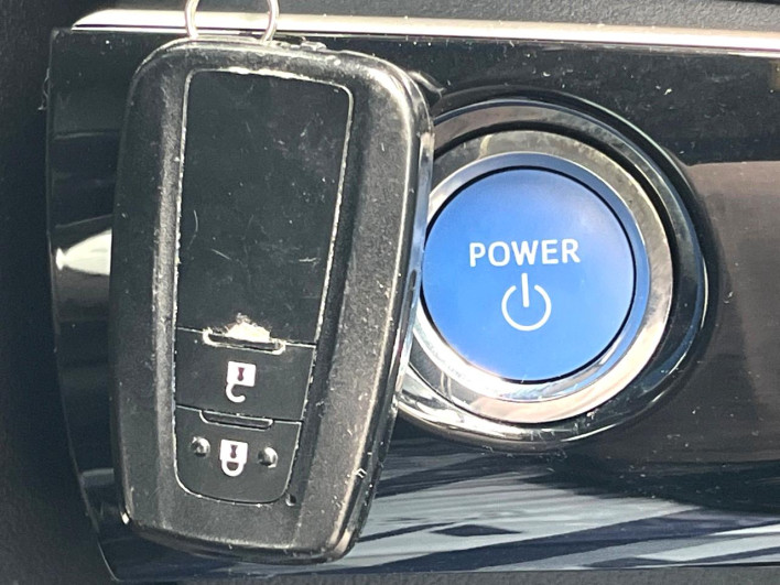 2017 Toyota Prius DAA-ZVW51 (UW-6a1e4a9d27aa3)[16]