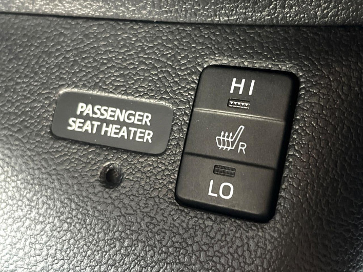 2017 Toyota Prius DAA-ZVW51 (UW-6a1e4a9d27aa3)[9]