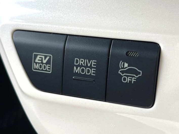 2017 Toyota Prius DAA-ZVW51 (UW-6a1e4a9d27aa3)[11]