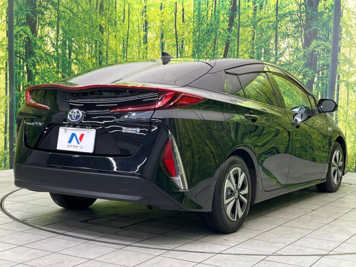 2017 Toyota Prius PHV DLA-ZVW52 (UW-6a1e4a9f828b7)[8]