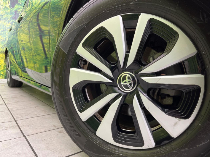 2017 Toyota Prius PHV DLA-ZVW52 (UW-6a1e4a9f828b7)[14]