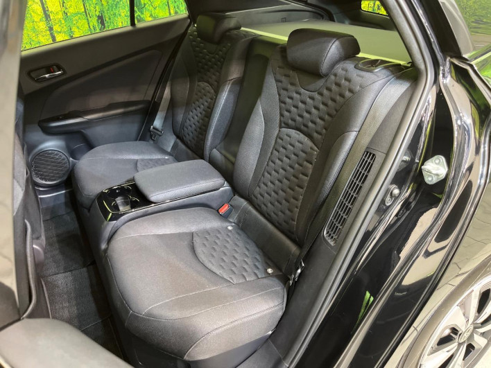 2017 Toyota Prius PHV DLA-ZVW52 (UW-6a1e4a9f828b7)[26]