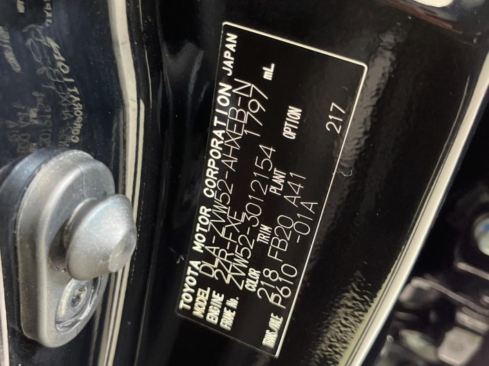 2017 Toyota Prius PHV DLA-ZVW52 (UW-6a1e4a9f828b7)[1]