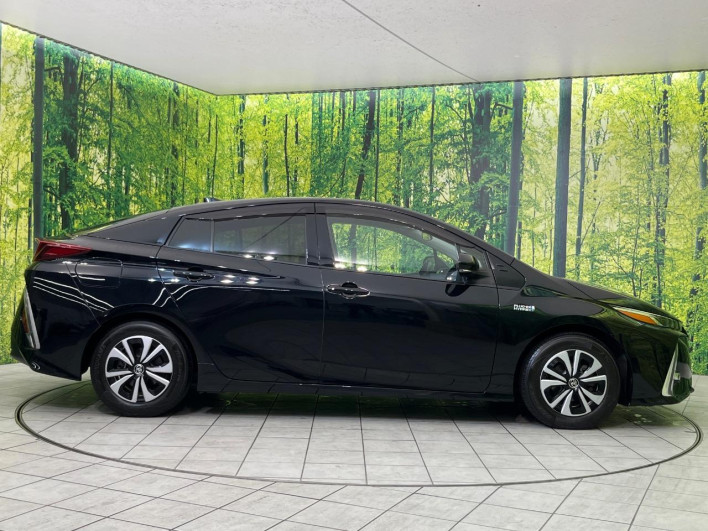 2017 Toyota Prius PHV DLA-ZVW52 (UW-6a1e4a9f828b7)[7]