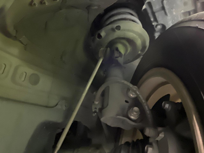 2017 Toyota Prius PHV DLA-ZVW52 (UW-6a1e4a9f828b7)[17]