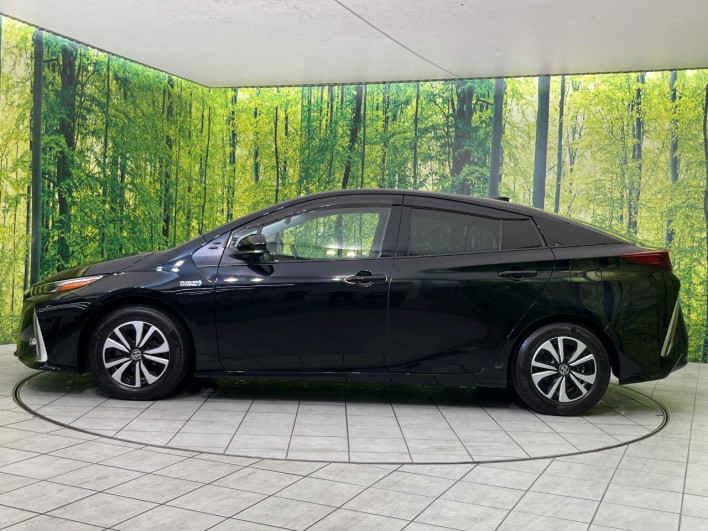 2017 Toyota Prius PHV DLA-ZVW52 (UW-6a1e4a9f828b7)[11]