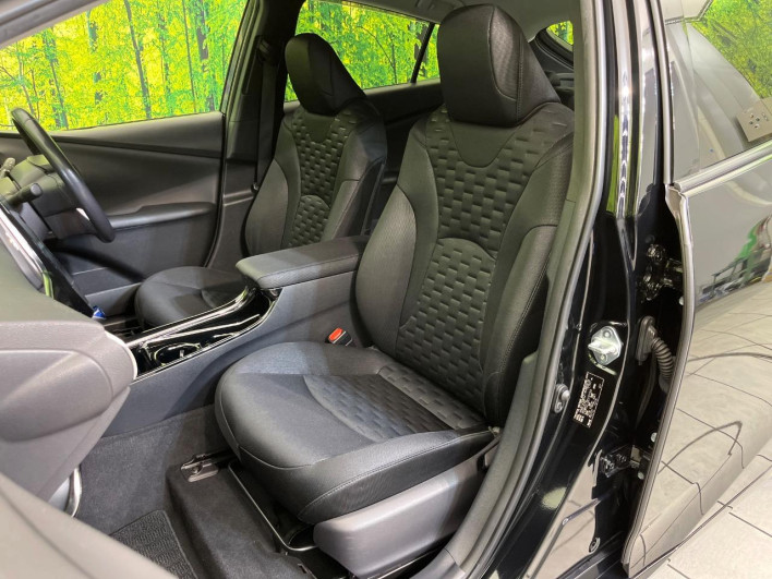 2017 Toyota Prius PHV DLA-ZVW52 (UW-6a1e4a9f828b7)[25]
