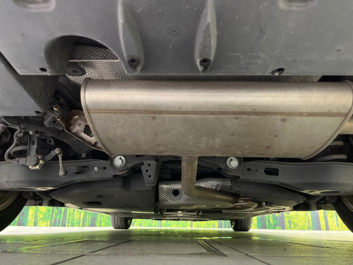 2017 Toyota Prius PHV DLA-ZVW52 (UW-6a1e4a9f828b7)[20]