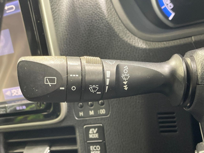2015 Toyota Voxy DAA-ZWR80G (UW-6a1e4aa60ccd7)[29]