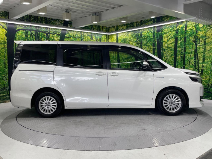 2015 Toyota Voxy DAA-ZWR80G (UW-6a1e4aa60ccd7)[14]