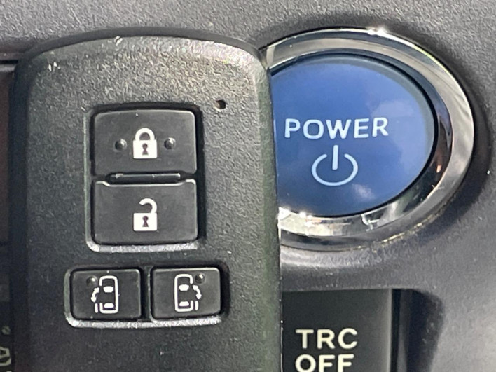 2015 Toyota Voxy DAA-ZWR80G (UW-6a1e4aa60ccd7)[24]