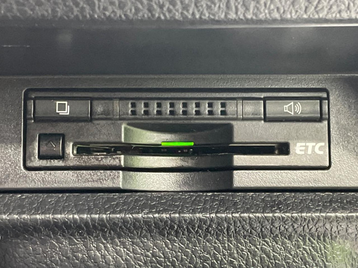 2015 Toyota Voxy DAA-ZWR80G (UW-6a1e4aa60ccd7)[23]