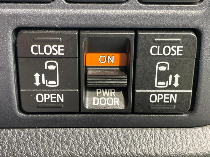 2015 Toyota Voxy DAA-ZWR80G (UW-6a1e4aa60ccd7)[20]