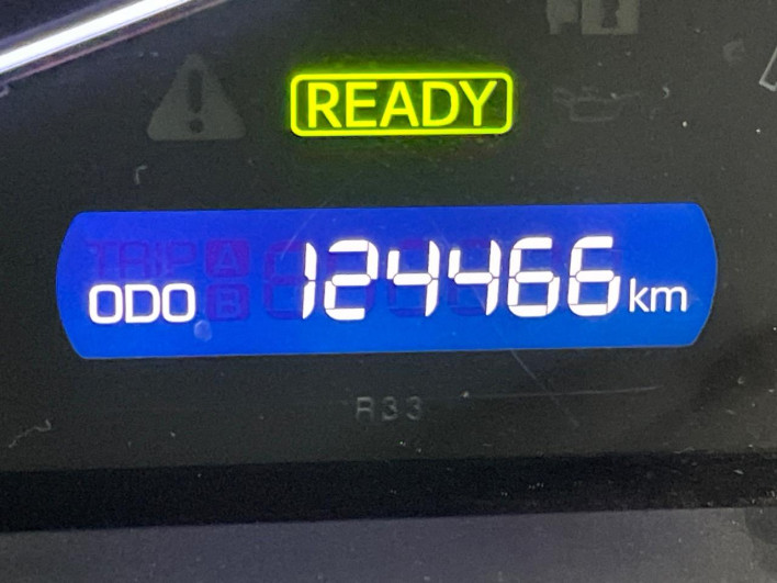 2015 Toyota Voxy DAA-ZWR80G (UW-6a1e4aa60ccd7)[2]