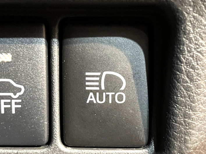 2018 Toyota C-HR DAA-ZYX10 (UW-6a1e4ab6312a7)[9]